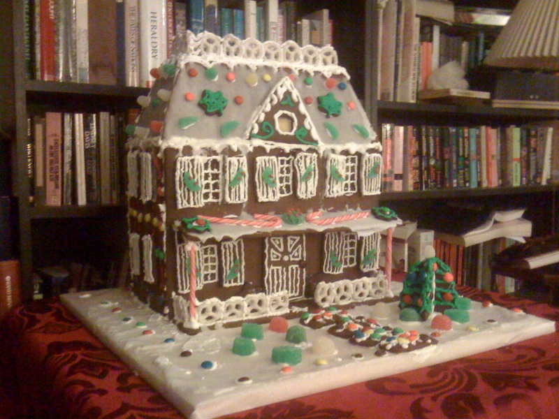 gingerbread%202009%20decorated.jpg