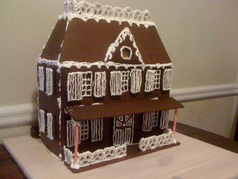 gingerbread%202009%20undecorated.jpg